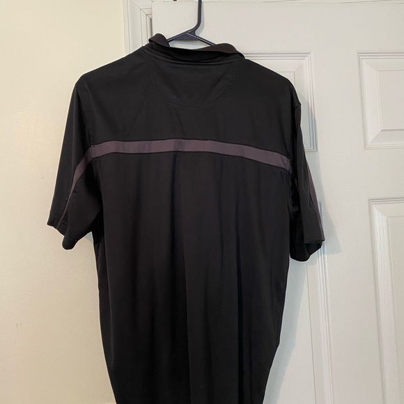 Greg Norman SHARK PLAY Dry Men’s Medium Slim Fit Polo. Black with gray accents. - Picture 4 of 4